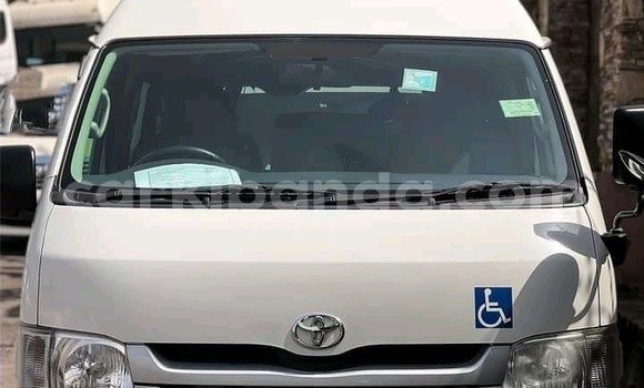 Nunua Ilio tumika Toyota Hiace Nyeupe Gari ndani ya Kampala nchini Uganda Nunua Ilio tumika Toyota Hiace Nyeupe Gari ndani ya Kampala nchini Uganda