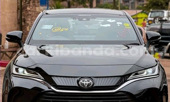 Gura Yakoze Toyota Harrier Black Imodoka i Kampala mu Uganda Gura Yakoze Toyota Harrier Black Imodoka i Kampala mu Uganda