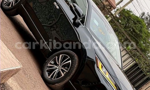 Gura Yakoze Toyota Harrier Black Imodoka i Kampala mu Uganda Gura Yakoze Toyota Harrier Black Imodoka i Kampala mu Uganda