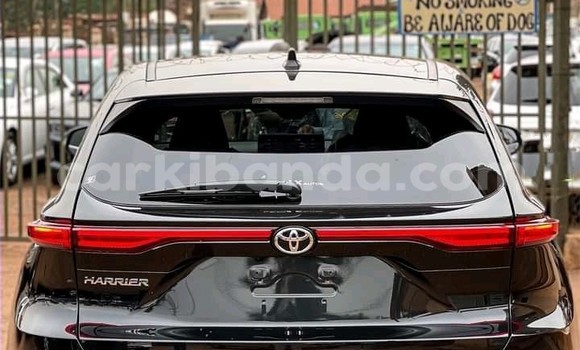 Gura Yakoze Toyota Harrier Black Imodoka i Kampala mu Uganda Gura Yakoze Toyota Harrier Black Imodoka i Kampala mu Uganda