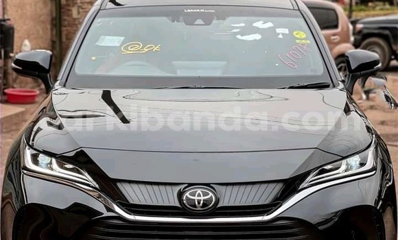 Gura Yakoze Toyota Harrier Black Imodoka i Kampala mu Uganda Gura Yakoze Toyota Harrier Black Imodoka i Kampala mu Uganda