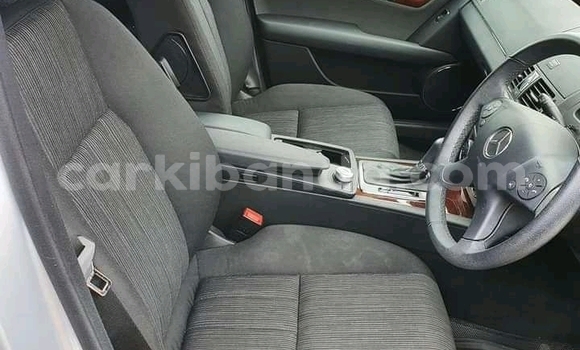 Nunua Ilio tumika Mercedes‒Benz C–Class Fedha Gari ndani ya Kampala nchini Uganda Nunua Ilio tumika Mercedes‒Benz C–Class Fedha Gari ndani ya Kampala nchini Uganda