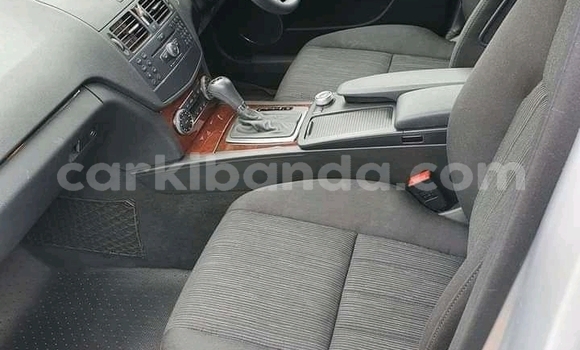 Nunua Ilio tumika Mercedes‒Benz C–Class Fedha Gari ndani ya Kampala nchini Uganda Nunua Ilio tumika Mercedes‒Benz C–Class Fedha Gari ndani ya Kampala nchini Uganda