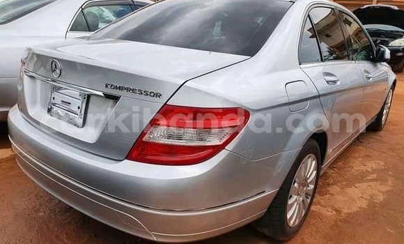 Nunua Ilio tumika Mercedes‒Benz C–Class Fedha Gari ndani ya Kampala nchini Uganda Nunua Ilio tumika Mercedes‒Benz C–Class Fedha Gari ndani ya Kampala nchini Uganda