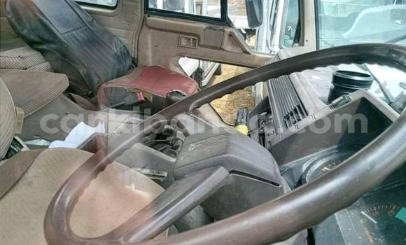 Gura Yakoze Fuso Fighter Silver Ikamyo i Kampala mu Uganda Gura Yakoze Fuso Fighter Silver Ikamyo i Kampala mu Uganda