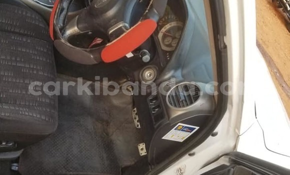 Gura Yakoze Toyota Altezza White Imodoka i Kampala mu Uganda Gura Yakoze Toyota Altezza White Imodoka i Kampala mu Uganda