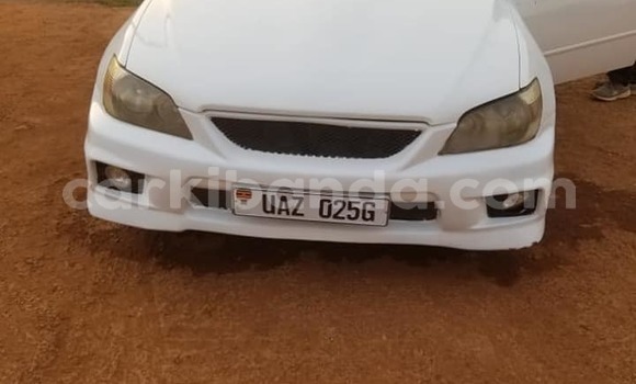 Gura Yakoze Toyota Altezza White Imodoka i Kampala mu Uganda Gura Yakoze Toyota Altezza White Imodoka i Kampala mu Uganda