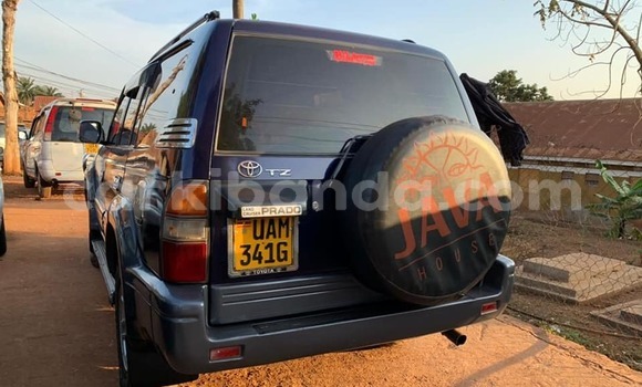 Gura Yakoze Toyota Land Cruiser Prado Blue Imodoka i Kampala mu Uganda Gura Yakoze Toyota Land Cruiser Prado Blue Imodoka i Kampala mu Uganda
