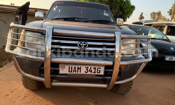 Gura Yakoze Toyota Land Cruiser Prado Blue Imodoka i Kampala mu Uganda Gura Yakoze Toyota Land Cruiser Prado Blue Imodoka i Kampala mu Uganda