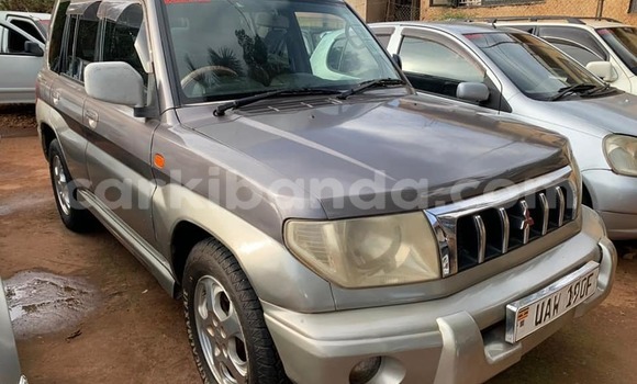 Gura Yakoze Mitsubishi Pajero iO Brown Imodoka i Kampala mu Uganda