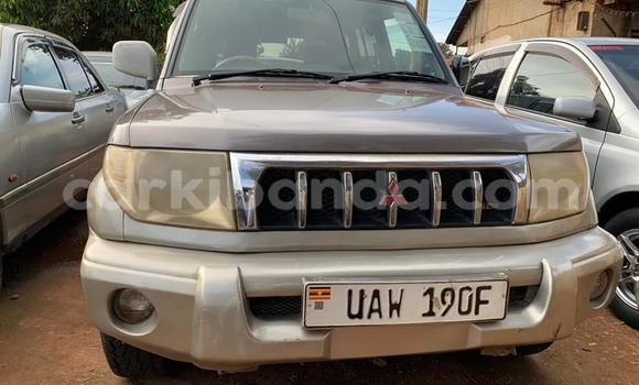 Acheter Occasion Voiture Mitsubishi Pajero iO Marron à Kampala, Ouganda Acheter Occasion Voiture Mitsubishi Pajero iO Marron à Kampala, Ouganda
