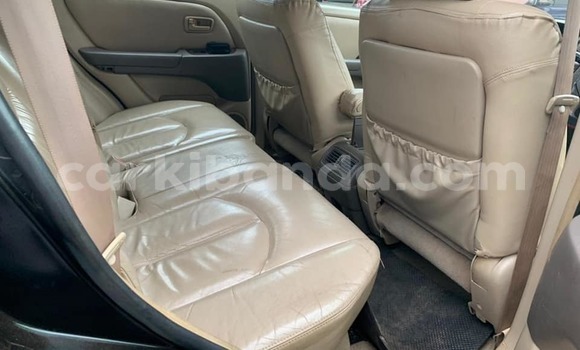 Gura Yakoze Toyota Harrier Black Imodoka i Kampala mu Uganda Gura Yakoze Toyota Harrier Black Imodoka i Kampala mu Uganda