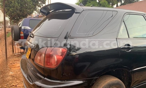 Gura Yakoze Toyota Harrier Black Imodoka i Kampala mu Uganda Gura Yakoze Toyota Harrier Black Imodoka i Kampala mu Uganda