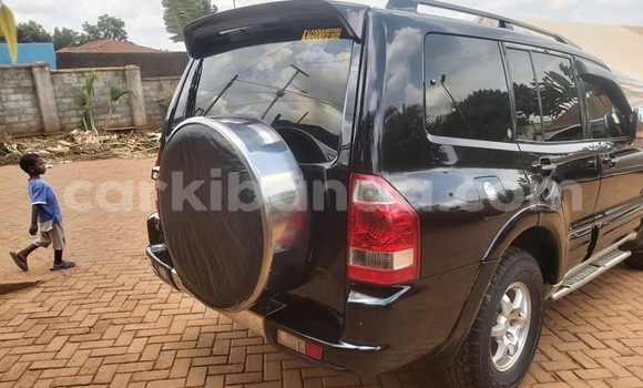 Gura Yakoze Mitsubishi Pajero Black Imodoka i Kampala mu Uganda Gura Yakoze Mitsubishi Pajero Black Imodoka i Kampala mu Uganda