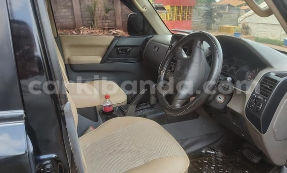 Gura Yakoze Mitsubishi Pajero Black Imodoka i Kampala mu Uganda Gura Yakoze Mitsubishi Pajero Black Imodoka i Kampala mu Uganda
