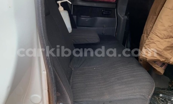 Gura Yakoze Ford Ranger White Imodoka i Kampala mu Uganda Gura Yakoze Ford Ranger White Imodoka i Kampala mu Uganda