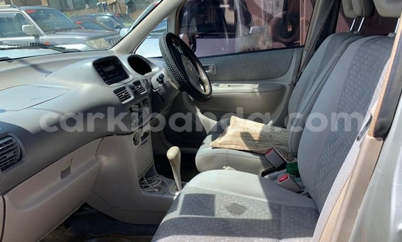 Gura Yakoze Toyota Spacio Silver Imodoka i Kampala mu Uganda Gura Yakoze Toyota Spacio Silver Imodoka i Kampala mu Uganda