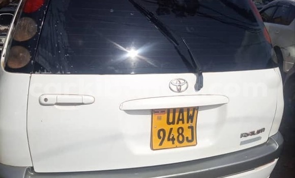 Gura Yakoze Toyota Raum White Imodoka i Kampala mu Uganda Gura Yakoze Toyota Raum White Imodoka i Kampala mu Uganda