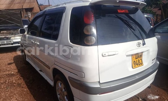 Gura Yakoze Toyota Raum White Imodoka i Kampala mu Uganda Gura Yakoze Toyota Raum White Imodoka i Kampala mu Uganda