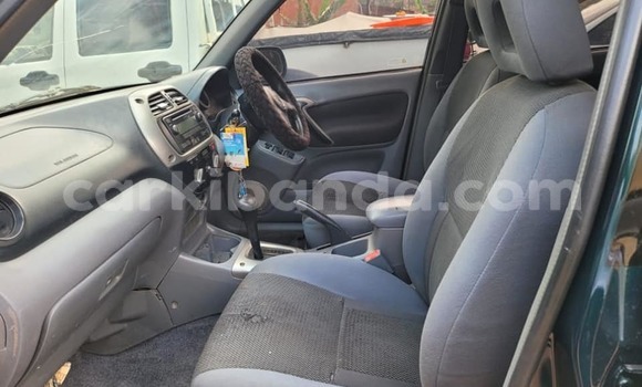 Gura Yakoze Toyota RAV4 Green Imodoka i Kampala mu Uganda Gura Yakoze Toyota RAV4 Green Imodoka i Kampala mu Uganda