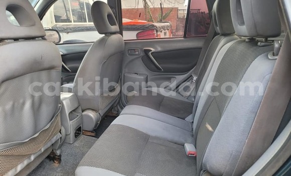 Gura Yakoze Toyota RAV4 Green Imodoka i Kampala mu Uganda Gura Yakoze Toyota RAV4 Green Imodoka i Kampala mu Uganda