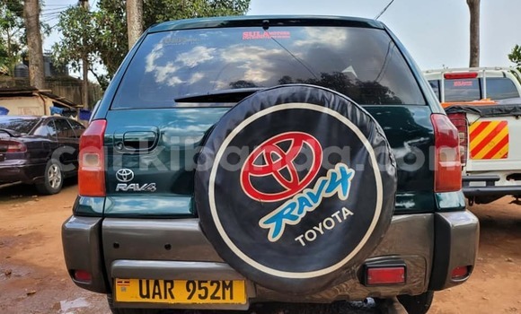 Gura Yakoze Toyota RAV4 Green Imodoka i Kampala mu Uganda Gura Yakoze Toyota RAV4 Green Imodoka i Kampala mu Uganda