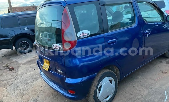Acheter Occasion Voiture Toyota FunCargo Bleu à Kampala, Ouganda Acheter Occasion Voiture Toyota FunCargo Bleu à Kampala, Ouganda
