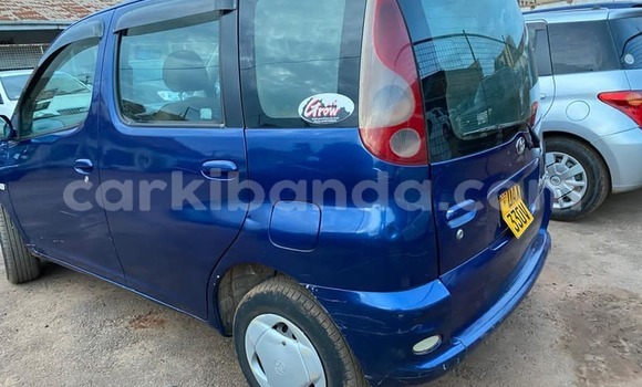 Acheter Occasion Voiture Toyota FunCargo Bleu à Kampala, Ouganda Acheter Occasion Voiture Toyota FunCargo Bleu à Kampala, Ouganda