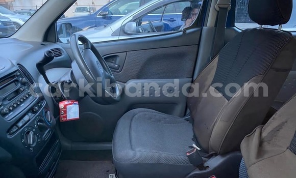 Acheter Occasion Voiture Toyota FunCargo Bleu à Kampala, Ouganda Acheter Occasion Voiture Toyota FunCargo Bleu à Kampala, Ouganda