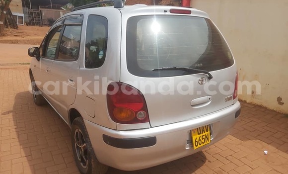 Gura Yakoze Toyota Spacio Silver Imodoka i Kampala mu Uganda Gura Yakoze Toyota Spacio Silver Imodoka i Kampala mu Uganda