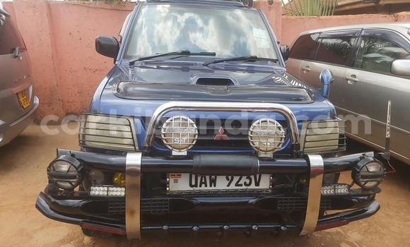 Acheter Occasion Voiture Mitsubishi Pajero Junior Bleu à Kampala, Ouganda Acheter Occasion Voiture Mitsubishi Pajero Junior Bleu à Kampala, Ouganda