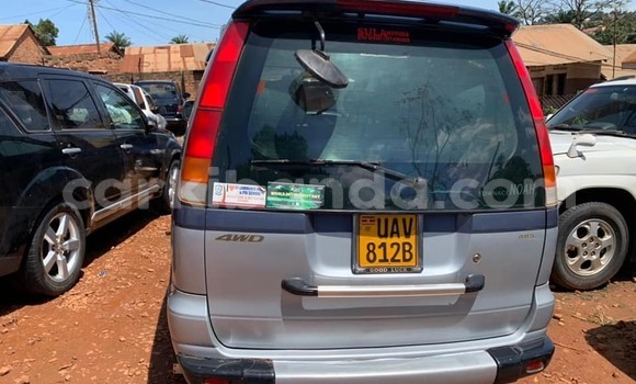 Gura Yakoze Toyota Noah Blue Imodoka i Kampala mu Uganda Gura Yakoze Toyota Noah Blue Imodoka i Kampala mu Uganda