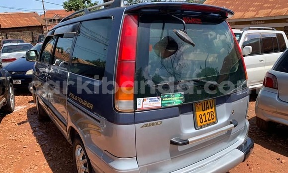 Gura Yakoze Toyota Noah Blue Imodoka i Kampala mu Uganda Gura Yakoze Toyota Noah Blue Imodoka i Kampala mu Uganda