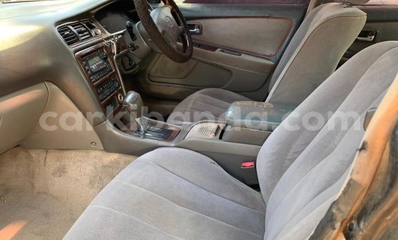 Gura Yakoze Toyota Mark II White Imodoka i Kampala mu Uganda Gura Yakoze Toyota Mark II White Imodoka i Kampala mu Uganda