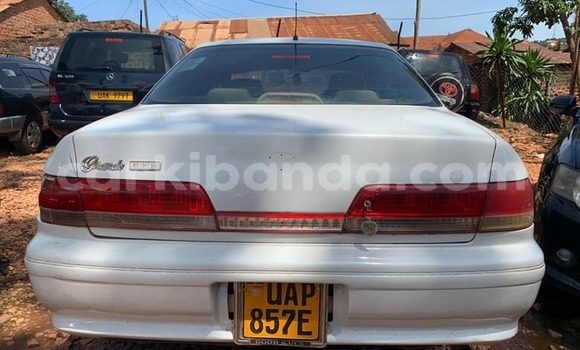 Gura Yakoze Toyota Mark II White Imodoka i Kampala mu Uganda Gura Yakoze Toyota Mark II White Imodoka i Kampala mu Uganda