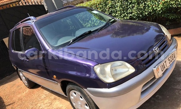 Nunua Ilio tumika Toyota Raum Bluu Gari ndani ya Kampala nchini Uganda