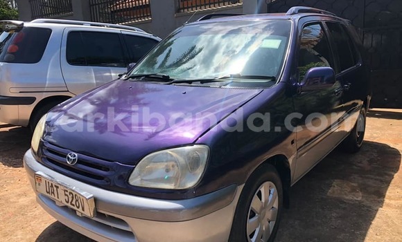 Acheter Occasion Voiture Toyota Raum Bleu à Kampala, Ouganda Acheter Occasion Voiture Toyota Raum Bleu à Kampala, Ouganda