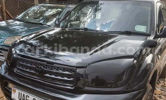Gura Yakoze Toyota RAV4 Black Imodoka i Kampala mu Uganda Gura Yakoze Toyota RAV4 Black Imodoka i Kampala mu Uganda