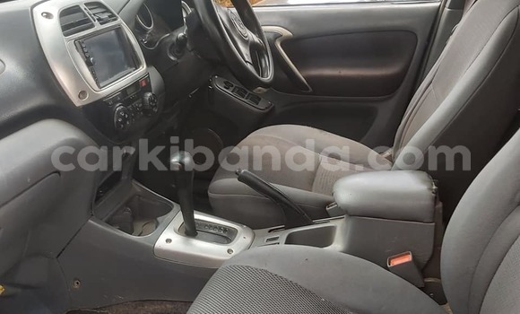 Gura Yakoze Toyota RAV4 Black Imodoka i Kampala mu Uganda Gura Yakoze Toyota RAV4 Black Imodoka i Kampala mu Uganda