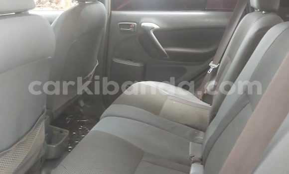 Gura Yakoze Toyota RAV4 Black Imodoka i Kampala mu Uganda Gura Yakoze Toyota RAV4 Black Imodoka i Kampala mu Uganda