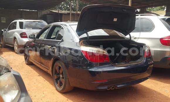 Gura Yakoze BMW 5–Series Blue Imodoka i Kampala mu Uganda Gura Yakoze BMW 5–Series Blue Imodoka i Kampala mu Uganda