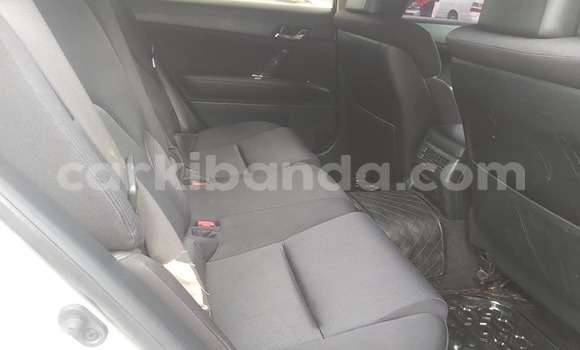 Gura Yakoze Toyota Mark X Silver Imodoka i Kampala mu Uganda Gura Yakoze Toyota Mark X Silver Imodoka i Kampala mu Uganda