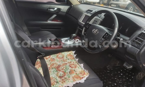 Gura Yakoze Toyota Mark X Silver Imodoka i Kampala mu Uganda Gura Yakoze Toyota Mark X Silver Imodoka i Kampala mu Uganda