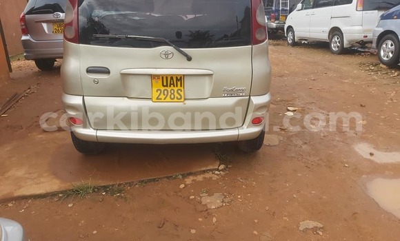 Gura Yakoze Toyota FunCargo Beige Imodoka i Kampala mu Uganda Gura Yakoze Toyota FunCargo Beige Imodoka i Kampala mu Uganda