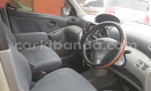 Gura Yakoze Toyota FunCargo Beige Imodoka i Kampala mu Uganda Gura Yakoze Toyota FunCargo Beige Imodoka i Kampala mu Uganda