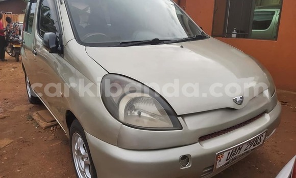 Gura Yakoze Toyota FunCargo Beige Imodoka i Kampala mu Uganda Gura Yakoze Toyota FunCargo Beige Imodoka i Kampala mu Uganda