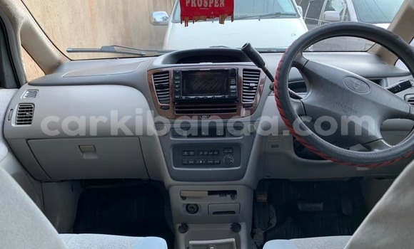 Gura Yakoze Toyota Nadia Blue Imodoka i Kampala mu Uganda Gura Yakoze Toyota Nadia Blue Imodoka i Kampala mu Uganda