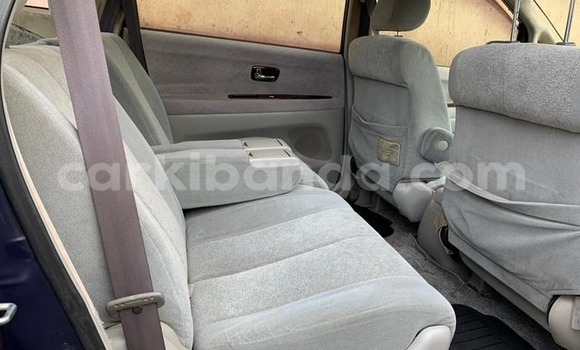 Gura Yakoze Toyota Nadia Blue Imodoka i Kampala mu Uganda Gura Yakoze Toyota Nadia Blue Imodoka i Kampala mu Uganda