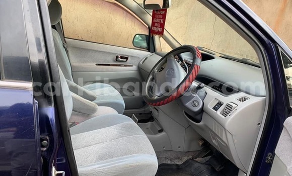 Gura Yakoze Toyota Nadia Blue Imodoka i Kampala mu Uganda Gura Yakoze Toyota Nadia Blue Imodoka i Kampala mu Uganda