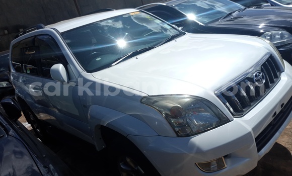 Acheter Import Voiture Toyota Land Cruiser Prado Blanc à Kampala, Ouganda Acheter Import Voiture Toyota Land Cruiser Prado Blanc à Kampala, Ouganda
